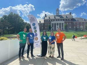 De gauche à droite : Luca Conteiro (doctorant à la NTNU et au CERN), Armin Hafner (encadrant de thèse, professeur à la NTNU, Président de la Commission D de l’IIF et principal superviseur de Luca), Camila Pedano (CERN),  Yosr Allouche (Directrice Générale de l’IIF et co-encadrante de Luca), Bart Veerlat (Ingénieur refroidissement des détecteurs au CERN et co-encadrant de Luca) à la conférence GL 2024. 